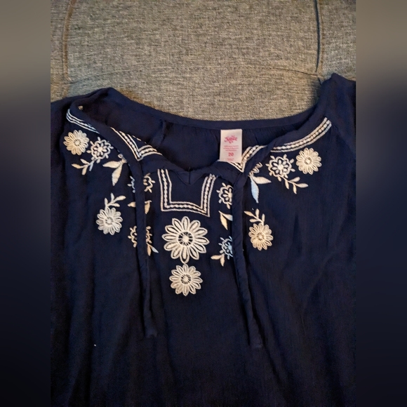 Cute Navy Justice Blouse - Picture 2 of 4